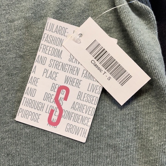 LuLaRoe New Small Solid Green Classic T Shirt NWT - Picture 6 of 8